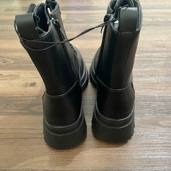 Charlotte Russe sz 7 black lace up platform ankle boots NWT - Picture 4 of 6